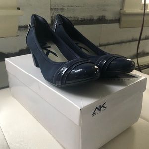Womens 6.5 medium Navy blue Anne Klein shoes